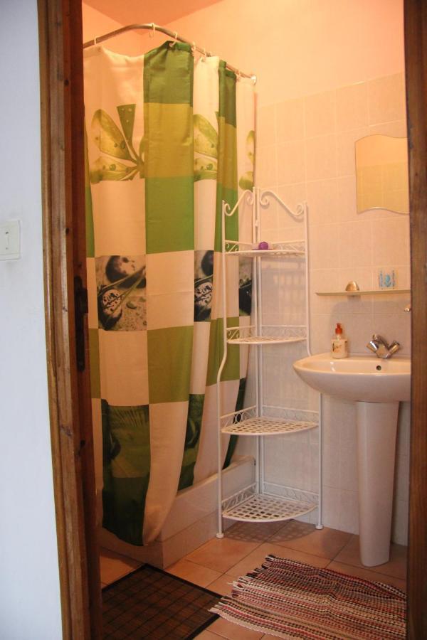 Chambre d'Hôte Chez Antoinette et Charles Santo-Pietro-di-Venaco Quarto foto